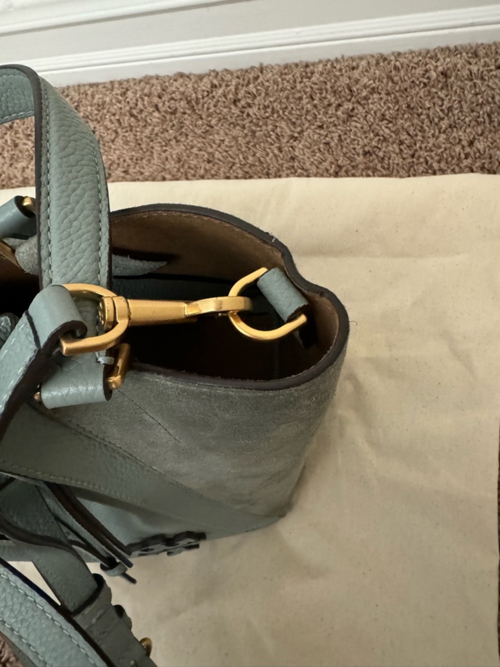 Tory Burch McGraw Dragonfly Drawstring Bucket Bag - Picture 7 of 9